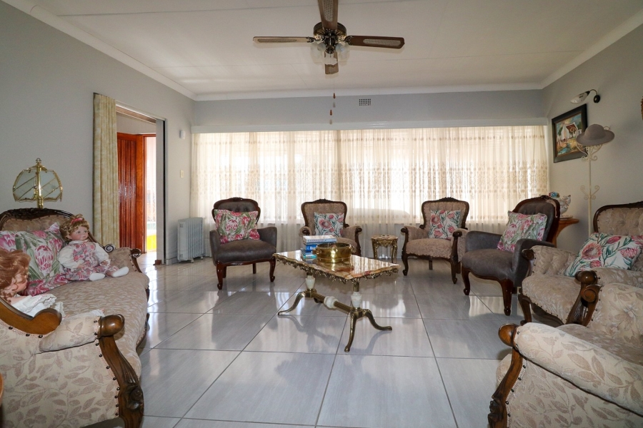 4 Bedroom Property for Sale in Flamwood North West
